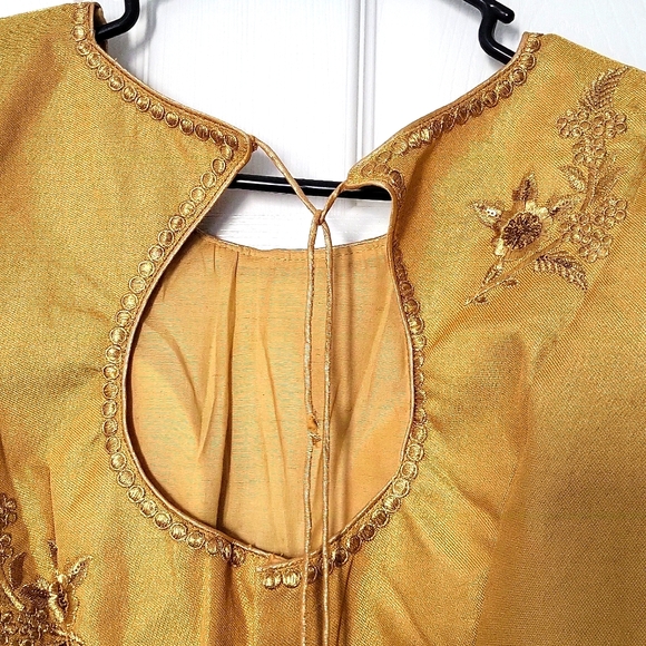 Brand new gold saree blouse with zari thread embroidery and dori. - Picture 6 of 7